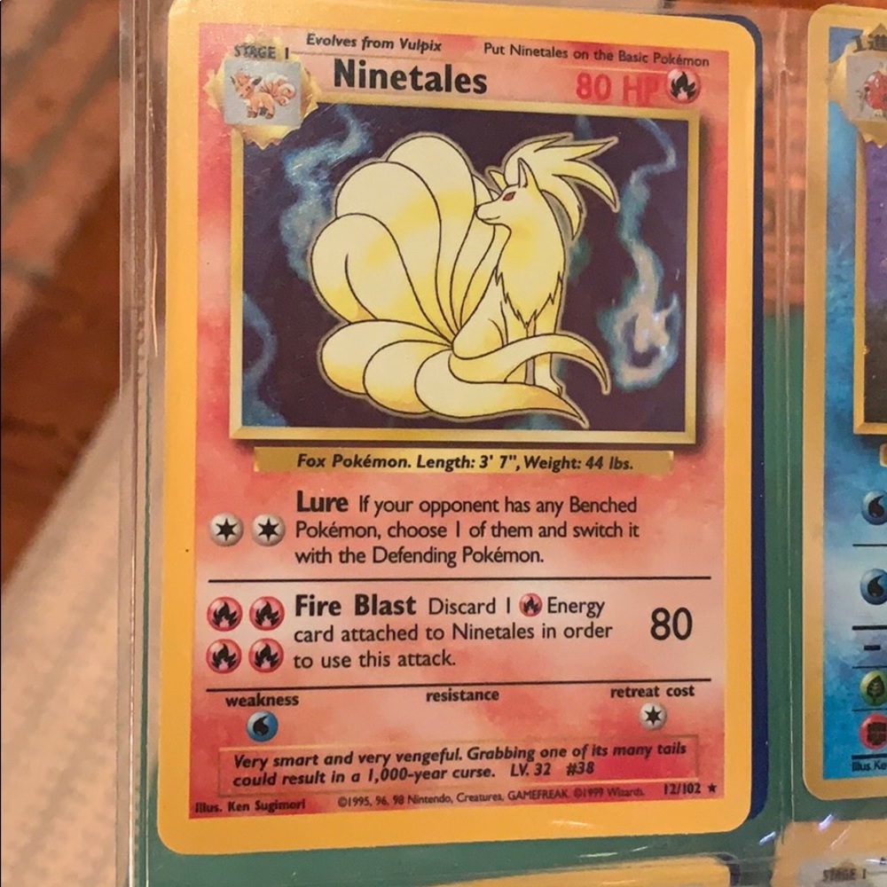 Ninetales holographic 1999 Pokémon card